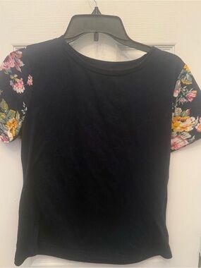 SHEIN Black Tee with Floral Short Sleeves size Women’s Small